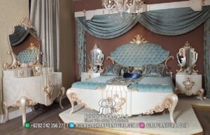 Selamat datang di Roda Barokah Furniture, destinasi utama bagi mereka yang mengutamakan kemewahan dalam desain interior. Salah satu produk istimewa yang kami hadirkan adalah Tempat Tidur Mewah Royal Pearl and Gold Splendor RB-180. Dibuat dengan penuh dedikasi dan keahlian, tempat tidur ini menggabungkan keindahan mutiara dan kilauan emas, menawarkan kombinasi sempurna antara kemewahan dan kenyamanan.