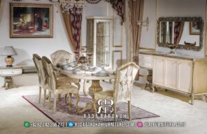 Best Deal Meja Makan Luxury Mewah dengan desain oval kayu jati doff dan kain fabric berkualitas, siap memberikan nuansa elegan dan tahan lama untuk rumah Anda.