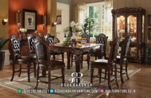 Big Sale Meja Makan Jati Mewah, set elegan dengan kaki berukir dan ukiran motif flora, bercita rasa klasik Eropa, hanya tersedia dalam stok terbatas.