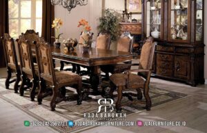 Flash Sale Meja Ruang Makan Mewah Anti Rayap RB-703 hadir dengan bahan kayu jati dan finishing poliuritan elegan, sempurna untuk keluarga Anda.