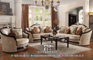 Harga Spesial Sofa Tamu Jati dengan ukiran elegan dan busa density tinggi, sempurna untuk ruang tamu gaya klasik modern Anda.