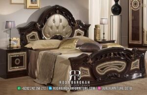 Hot Promo Tempat Tidur Jati Areola dengan ukiran kayu dan kain bludru mewah, sempurna untuk interior klasik modern Anda.