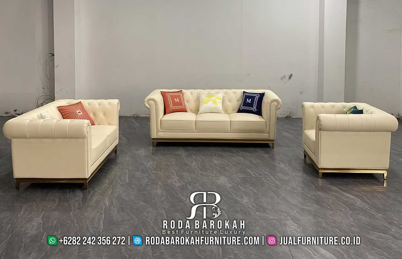 Khusus Set Sofa Tamu Chester Terbaru harga murah RB-722 menghadirkan kayu jati dengan finishing doff dan busa density tinggi untuk ruangan tamu elegan Anda.