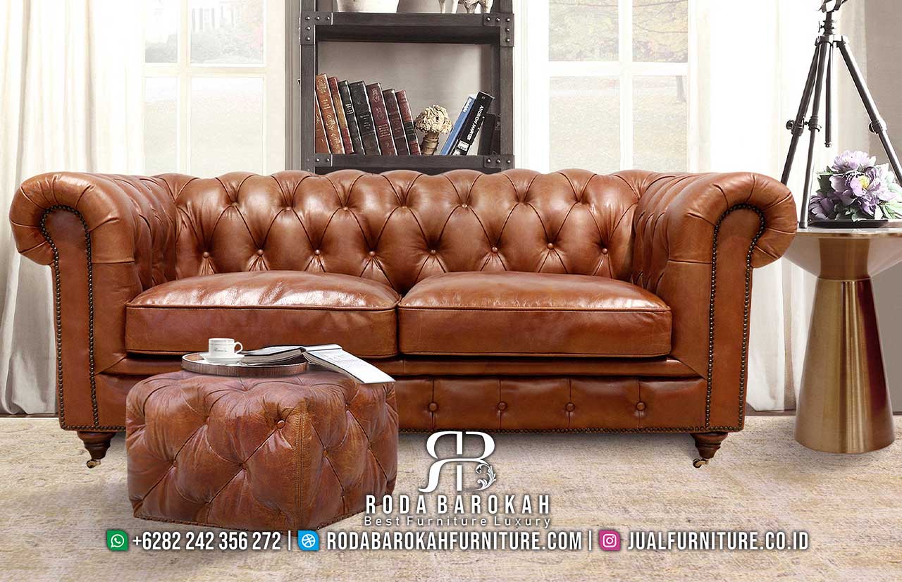 Limited Edition Sofa Tamu Chester Minimalis hadir dengan rangka kayu jati dan pelapis kulit asli, menciptakan nuansa elegan yang sempurna untuk ruang tamu.