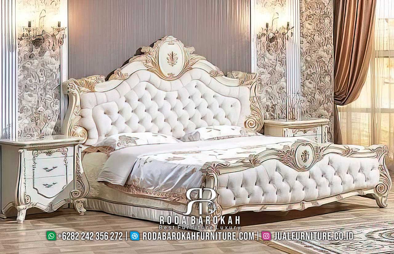 Penawaran Menarik Tempat Tidur Mewah Jepara Langsung Pakai RB-717 hadir dengan rangka kayu jati dan lukisan emas yang memukau, sempurna untuk gaya klasik Eropa.