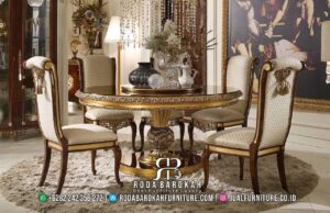 Penawaran Terakhir Meja Makan Gold Mewah Harga Termurah RB-704 hadir dengan kayu jati berkualitas dan ukiran elegan untuk nuansa klasik yang menawan.