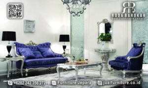 Penawaran Terakhir Sofa Mewah Jepara Model Terbaru RB-666 hadir dengan rangka Kayu Jati, kain Velvet elegan, dan kaki ukir perak untuk menambah kemewahan ruang tamu Anda.