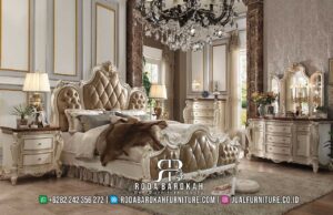 Promo Mingguan Tempat Tidur Mewah Ukir dengan ukiran ornamen dan busa density tinggi, hadir dalam warna krem putih yang elegan dan finishing cat duco glossy.