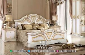 Best Deal Tempat Tidur Mewah paling laku RB-776 terbuat dari kayu jati dengan finishing lac dan kain bludru, memberikan nuansa elegan dan mewah di kamar tidur Anda.