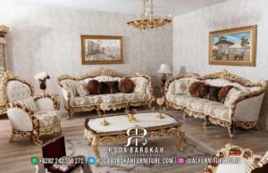 Diskon Spesial Sofa Ruang Tamu Mewah Paling Dicari RB-754, dengan rangka kayu jati finishing gold doff dan busa tebal, sempurna untuk nuansa klasik elegan di ruang tamu Anda.
