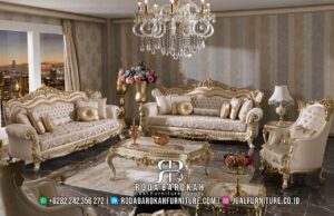 Penawaran Menarik Sofa Tamu Mewah Harga Promo RB-753, hadir dengan rangka kayu jati dan finishing lac emas, menciptakan nuansa elegan di ruang tamu Anda.