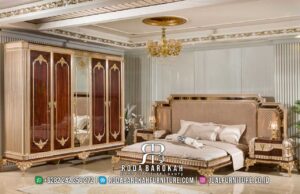 Penawaran Terakhir Tempat Tidur Jati Mewah Stok Terbatas RB-758, hadir dengan kayu jati berkualitas, finishing lac, dan ukiran klasik yang memikat.