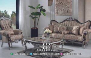 Harga Hemat Sofa Tamu Mewah Avara yang terbuat dari kayu jati dengan pilar ukiran dan sandaran tinggi, sempurna untuk ruang tamu elegan Anda.