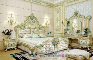 Harga Hemat Tempat Tidur Mewah Istana dengan rangka kayu jati dan finishing gold plating, sempurna untuk menciptakan nuansa klasik Eropa di kamar tidur Anda.