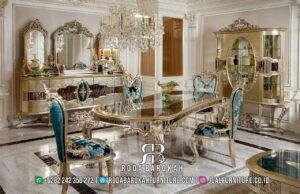 Stok Terbatas Meja Makan Klasik Gaya Natural RB-796 dari kayu jati dengan kaki ukiran dan permukaan kaca, sempurna untuk ruang makan elegan Anda.