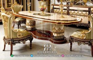 Toko Online Meja Makan Jati Mewah Produk Laris RB-802 hadir dengan desain klasik Eropa, permukaan marmer, dan kaki kayu ujung emas untuk nuansa elegan dan mewah.