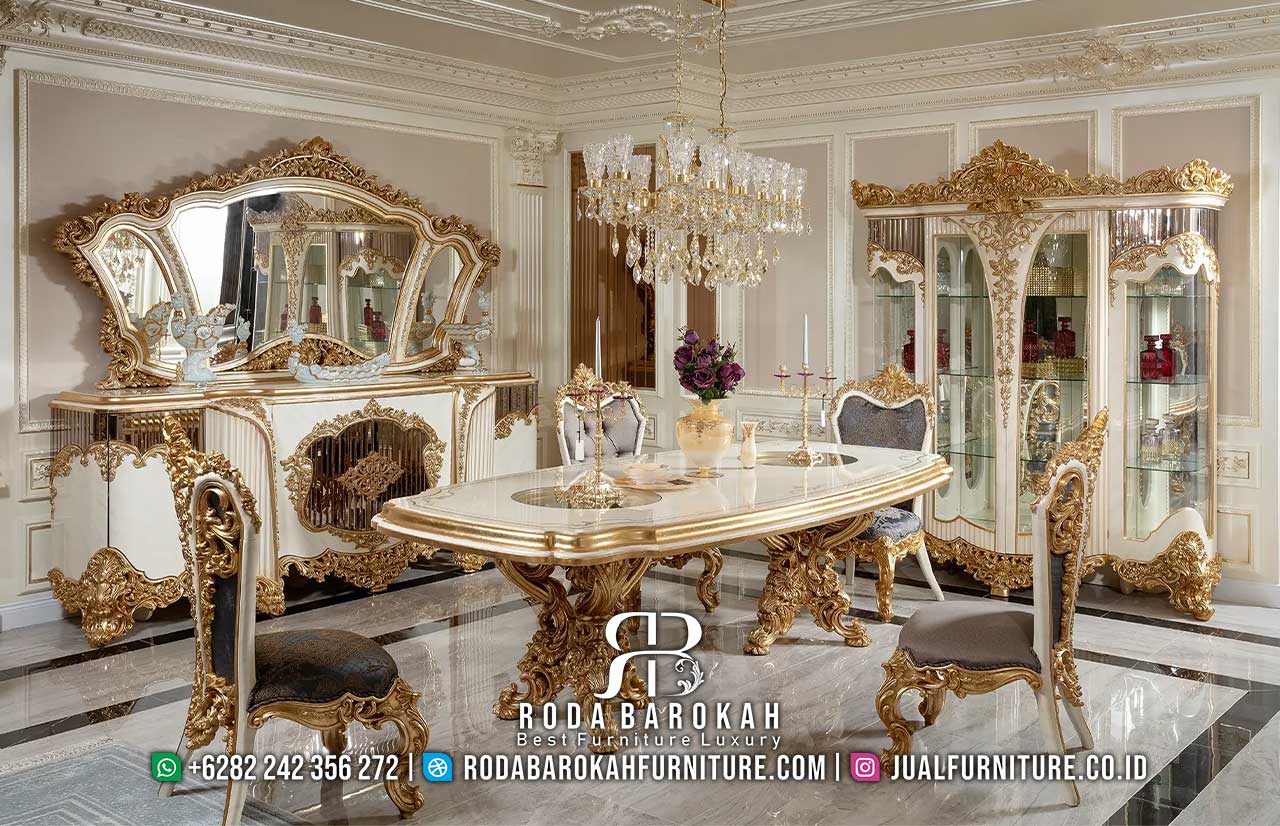 Wajib Punya Meja Makan Mewah Bisa Custom RB-793, terbuat dari kayu jati dengan finishing dicat emas, menawarkan desain klasik Eropa yang elegan.