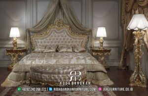 Deal Spesial Tempat Tidur Super Mewah Diskon Besar RB-884, hadir dengan kayu jati dan gold plating yang memberikan nuansa klasik Eropa yang elegan dan nyaman.