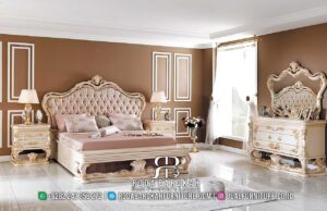 Harga Hemat Set Kamar Mewah Ukir dengan konstruksi kuat kayu jati dan finishing lac menciptakan nuansa elegan yang akan mempercantik kamar Anda.