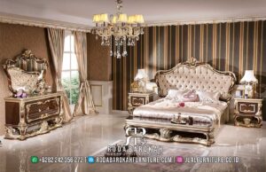Harga Hemat Set Tempat Tidur Mewah langsung pakai RB-905 terbuat dari kayu jati dengan gold plating dan ukiran elegan, sempurna untuk nuansa klasik Eropa di kamar tidur Anda.