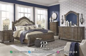 Khusus Tempat Tidur Jati Antique, didesain dengan kayu jati berkualitas dan detail ukiran elegan untuk kenyamanan tidur yang mewah dan fungsional.