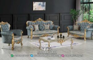 Penawaran Terakhir Sofa Shabby Mewah Gold dengan kayu jati finishing emas, sandaran tinggi, dan busa tebal, sempurna untuk ruang tamu elegan Anda.