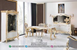 Rekomendasi Spesial Meja Makan Elegan Mewah dengan rangka kayu jati dan kaki ukiran gold, menciptakan nuansa mewah dan modern tanpa perakitan.