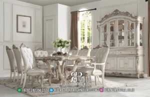 Segera Habis Meja Makan Credenza Mewah dengan kaki berukir dari kayu jati, busa tebal, dan desain klasik modern yang elegan, sempurna untuk ruang makan Anda.