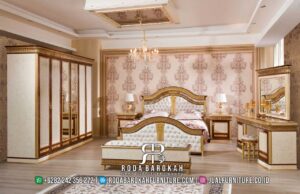 Tersedia Sekarang Kamar Tidur Mewah Gold dengan kayu jati dan gold plating, minimalis namun elegan, sempurna untuk nuansa klasik Eropa di rumah Anda.