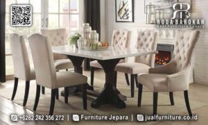 Bergaransi Meja Makan Mewah Modern Anti Lembab RB-960 dari kayu jati, dengan kaki meja ukiran dan finishing doff, sempurna untuk menambah nuansa elegan di rumah Anda.