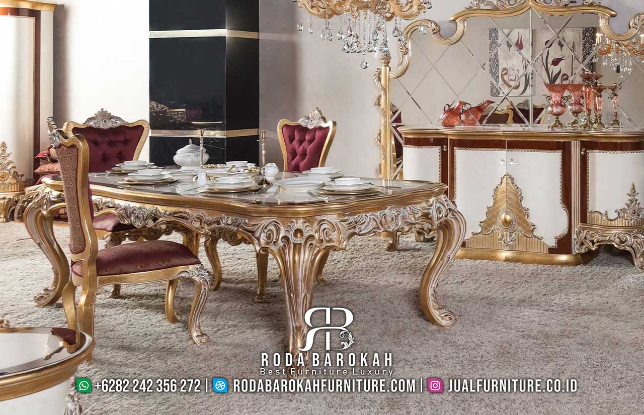 Big Sale Meja Makan Luxury Gold dengan kayu jati, finishing Gold Leaf, dan kain bludru elegan, sempurna untuk nuansa mewah di rumah Anda.