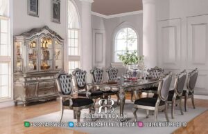 Eksklusif Meja Makan Mewah Paling Laris RB-945 hadir dengan kayu jati cat duco silver dan kain bludru hitam, sempurna untuk acara formal dengan nuansa elegan.