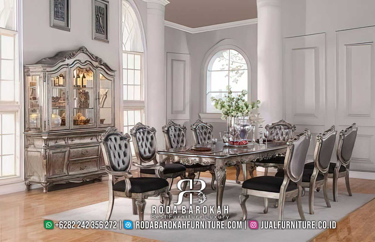 Eksklusif Meja Makan Mewah Paling Laris RB-945 hadir dengan kayu jati cat duco silver dan kain bludru hitam, sempurna untuk acara formal dengan nuansa elegan.