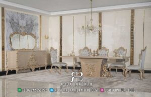 Impor Meja Makan Mewah Cempaka dengan rangka kayu jati dan finishing doff gold, hadirkan nuansa elegan dan tahan lama untuk ruang makan Anda.