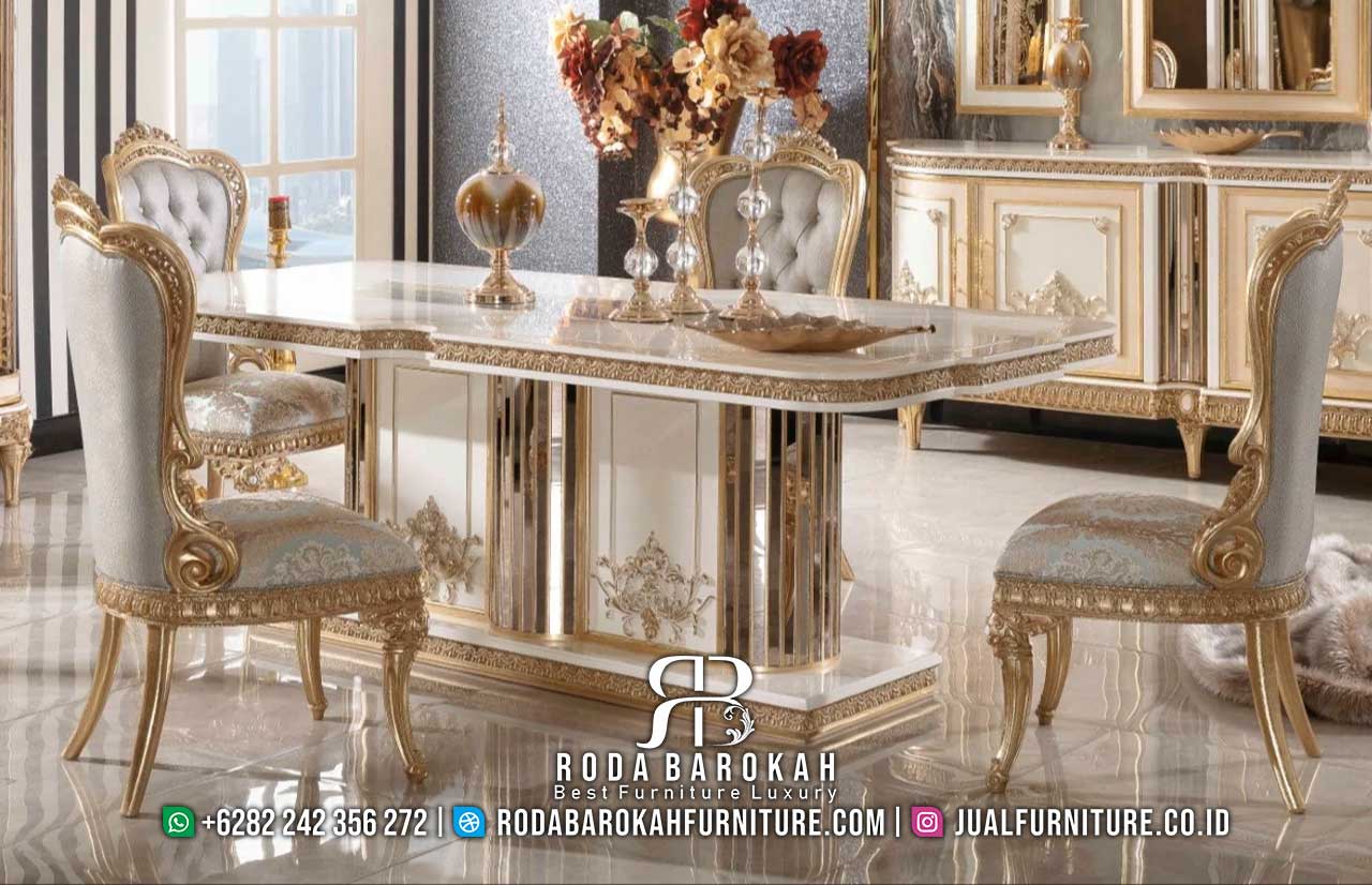 Murah Jual Meja Makan Mewah dengan kayu jati dan cat duco emas, hadir dengan desain barokah klasik dan ukiran mewah, perfect untuk makan formal.