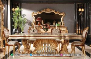 Pesan Meja Makan Nuansa Emas dengan kaki ukiran klasik dan permukaan kaca, sempurna untuk menambah kemewahan di ruang makan Anda.