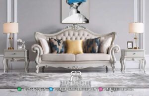 Ready Sofa Mewah Klasik Model Unik RB-961 hadir dengan kayu jati finishing cat duco putih dan kain bludru, menawarkan kenyamanan dan elegansi untuk rumah Anda.
