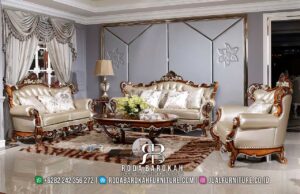 Rekomendasi Sofa Tamu Jati Mewah Paling Laris RB-964 hadir dengan kayu jati doff gold dan kain bludru elegan, sempurna untuk ruang tamu bergaya klasik modern.