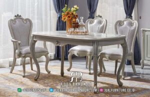 Terjamin Meja Makan Mewah Alger, dengan kaki ukiran elegan dan bahan kayu jati, sempurna untuk menghiasi ruang makan Anda dengan nuansa klasik modern.