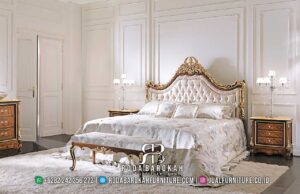 Terlaris Tempat Tidur Luxury Mewah Nyaman Dipakai RB-980, terbuat dari kayu jati dengan finishing doff gold dan kain bludru halus, sempurna untuk nuansa klasik dan elegan.