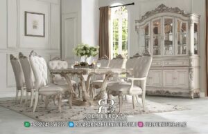Tersedia Sekarang Meja Makan Mewah Klasik dengan rangka kayu jati dan ornamen ukiran, sempurna untuk menambah nuansa elegan di rumah Anda.