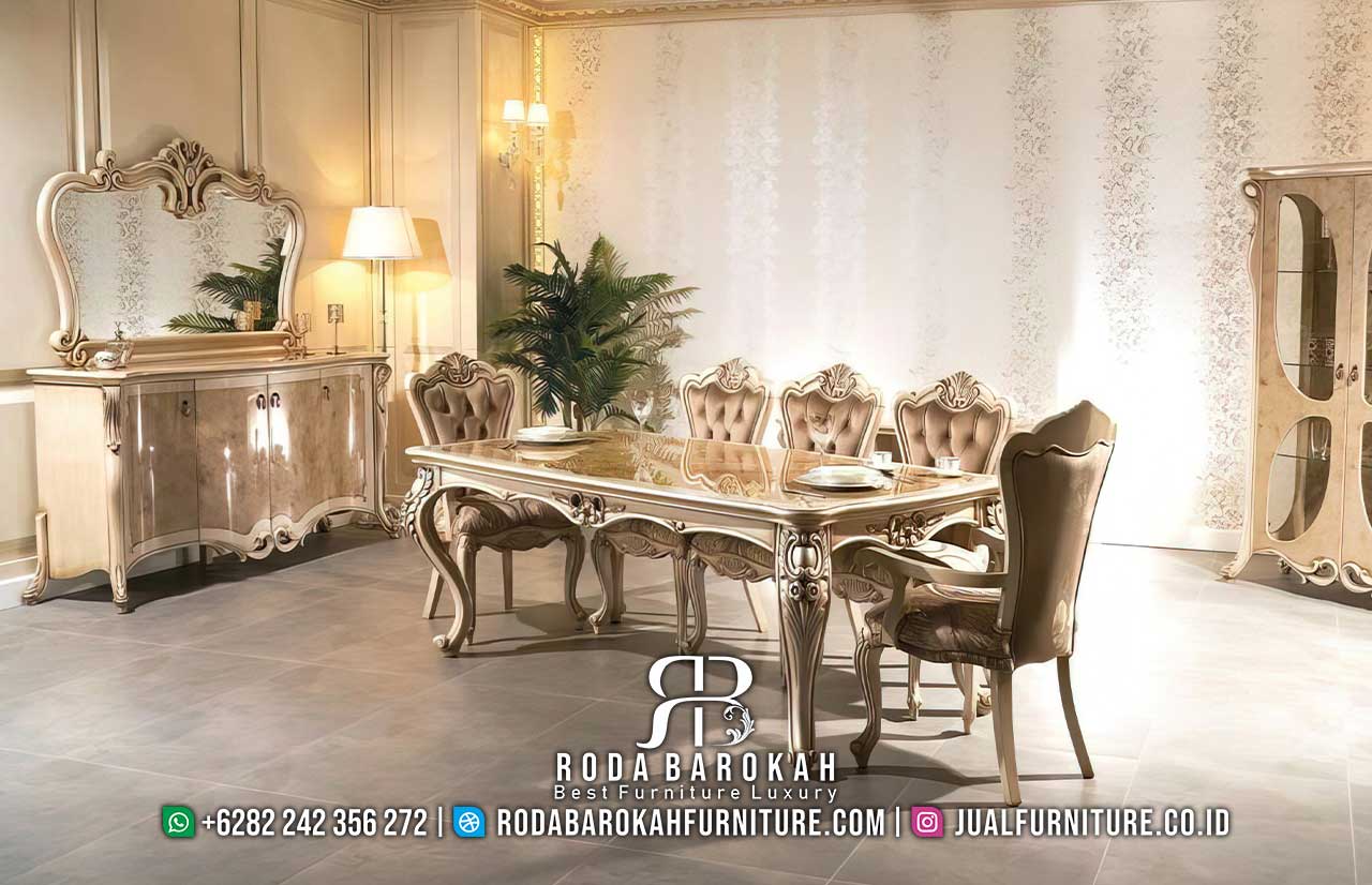 Toko Resmi Set Ruang Makan Klasik Diskon Besar RB-934, terbuat dari kayu jati dengan finishing duco, hadirkan desain ukiran elegan untuk makan formal Anda.