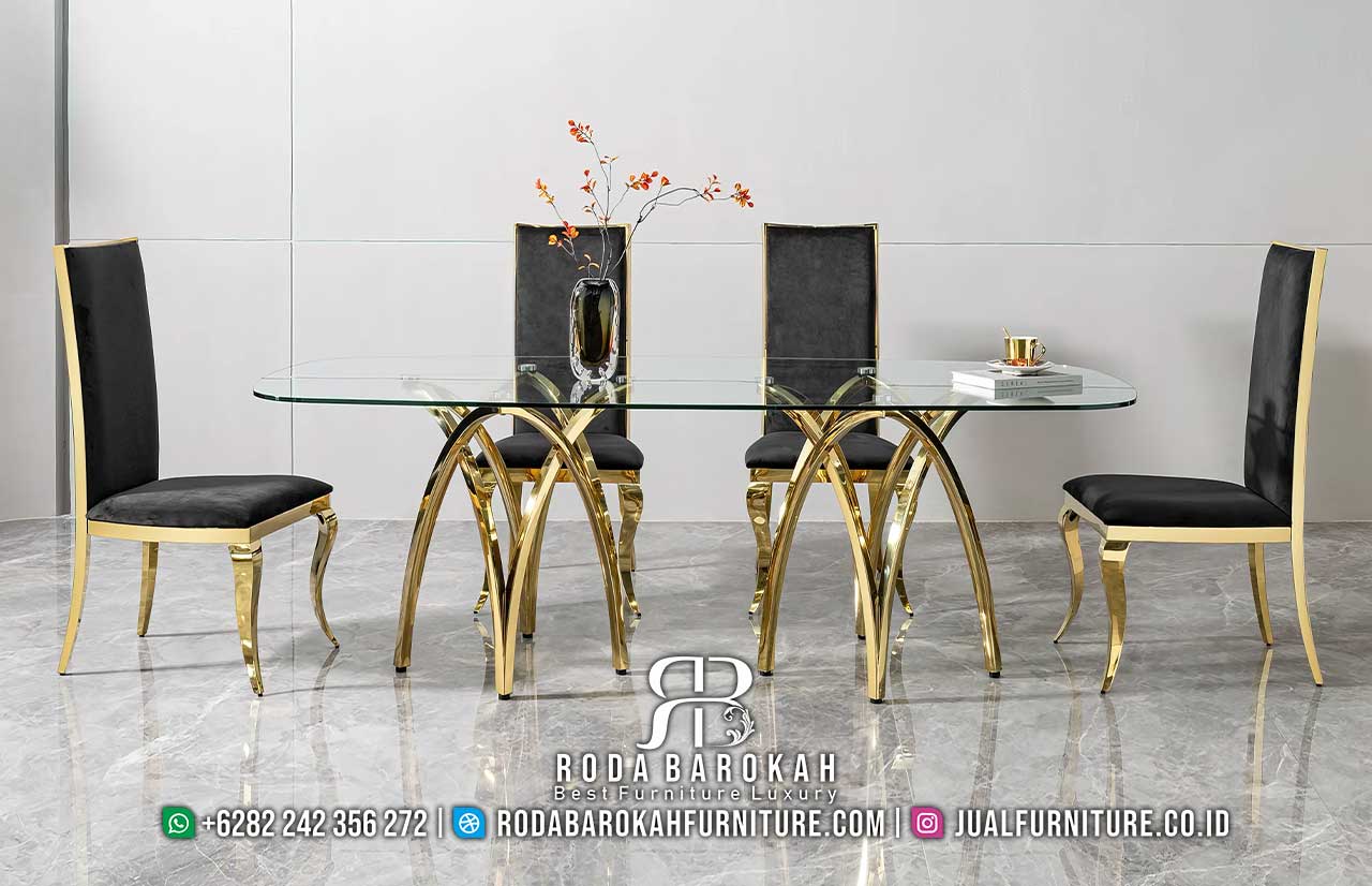 Populer Meja Makan Mewah Abigail dengan rangka logam emas dan kaca tempered, sempurna untuk ruang makan elegan dan mewah Anda.