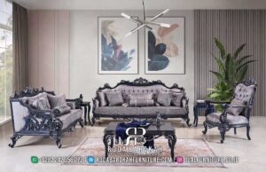 Sale Sofa Ruang Tamu Mewah Sevilla Motif Antik RB1036 hadir dengan kayu jati dan finishing lac hitam, memberikan sentuhan elegan dan nyaman untuk ruang tamu Anda.
