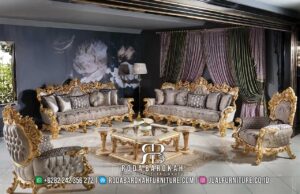 Sofa Tamu Mewah Monaco Desain Antik RB1033 terbuat dari kayu jati dengan finishing emas dan ornamen ukiran elegan, sempurna untuk ruang tamu klasik modern Anda.