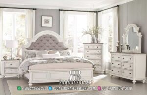 Tempat Tidur Mewah Modern Napoleon Antik Elegan RB1013 hadir dengan rangka kayu jati finishing dupe dan desain elegan, lengkap dengan lemari dan meja samping.