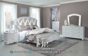 Tempat Tidur Modern Mewah Verona Produksi Jepara RB1016 hadir dengan kayu jati finishing cat duco dan lampu LED, memberikan nuansa elegan dan penyimpanan praktis.