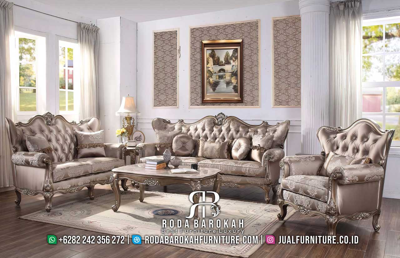 Sofa Klasik Mewah Terkini dengan rangka Kayu Jati dan finishing Emas, lengkap dengan busa tebal dan sandaran tinggi, sempurna untuk tamuan keluarga Anda.