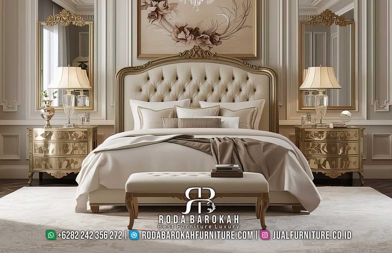 Tempat Tidur Mewah Modern Regale Anti Jamur RB1049, terbuat dari kayu jati dengan finishing doff gold, menawarkan kenyamanan tidur elegan dan desain klasik yang menawan.