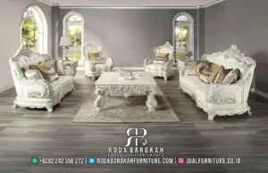 Set kursi tamu mewah Bellagio duco silver RB1098 lengkap dengan sofa 3 dudukan, sofa 2 dudukan, 2 sofa 1 dudukan, dan meja tamu persegi putih duco ukiran Baroque.